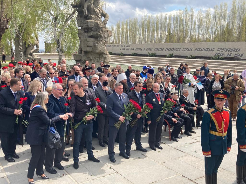 Волгоградским ветеранам. Ветеран войны на Мамаевом Кургане. Ветераны Волгограда. Ветераны 2021 года. Парад 9 мая в Ставрополе 2021 ветераны.